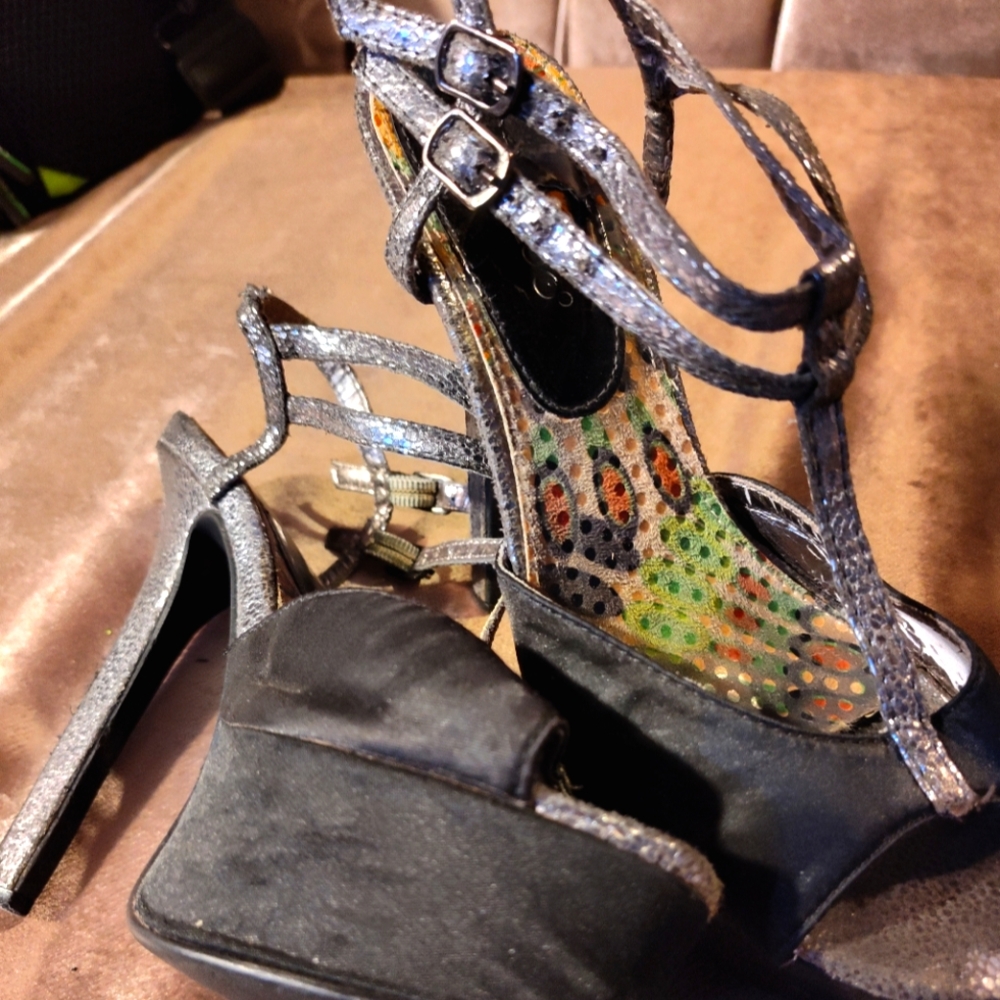 2 Lips Too heels